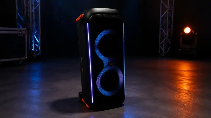 JBL PartyBox 710 mit beleuchteter Front